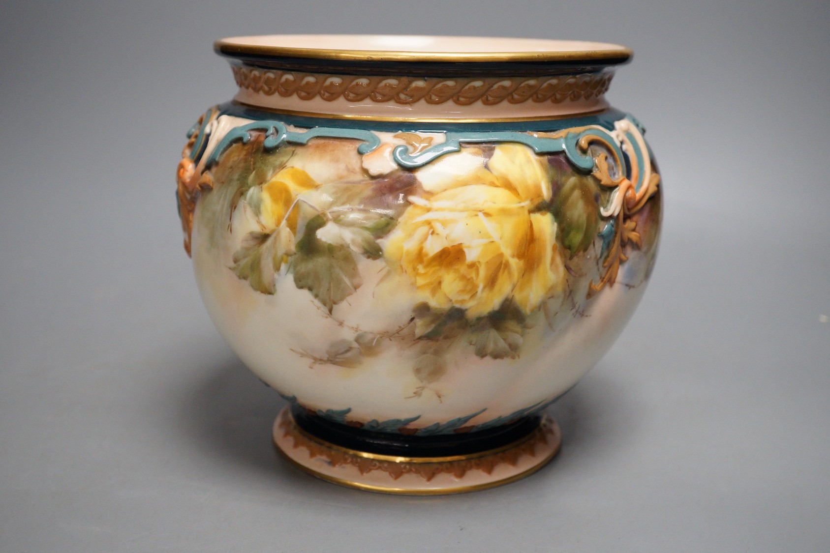 A Hadleys Worcester yellow rose painted jardiniere, 17cm